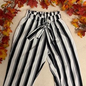 BLACK & WHITE STIPPES PANTS